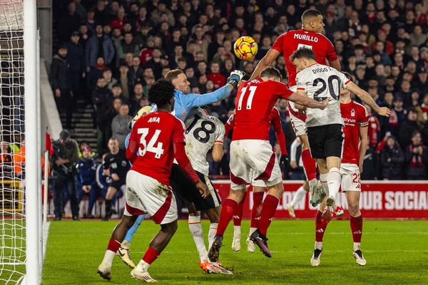 Sin Ramón Sosa, Nottingham Forest empata y frena al Liverpool - 1000 Noticias