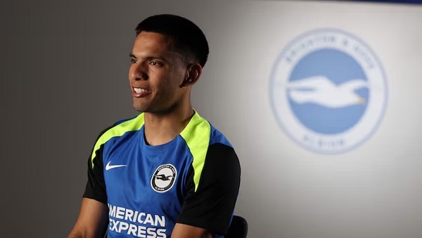 Diego Gómez cerca de debutar en la Premier League