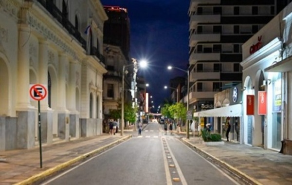 ANDE moderniza la calle Palma con cableado subterráneo