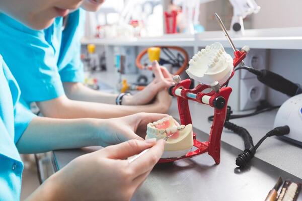 Proyectan la creación de un laboratorio de prótesis dental en Itapúa