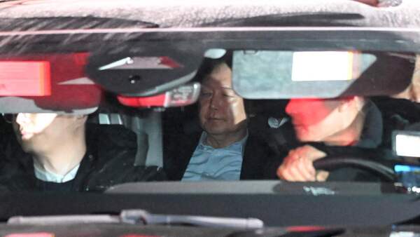 Detienen al presidente de Corea del Sur a 43 días de su fallida ley marcial