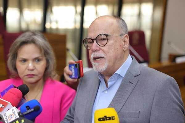 Escribanos piden a parlamentarios modificar ley que los afecta - 1000 Noticias