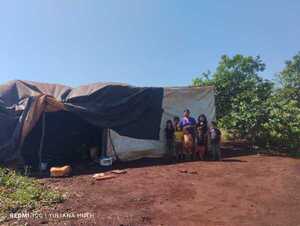 Familia vive en condiciones extremas bajo una carpa en Yacuy Guazú