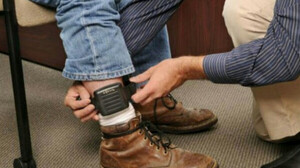 Retiran tobillera electrónica del primer usuario y este volverá tras las rejas