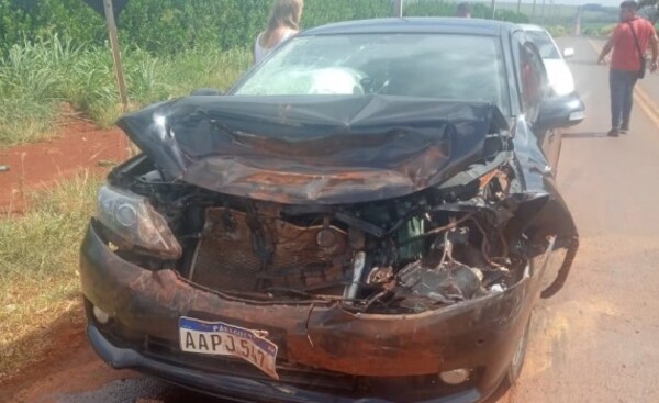 Camioneta de la Municipalidad fue embestida en una lomada 