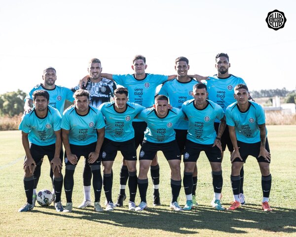 Versus / Olimpia golea a Racing de Montevideo en partido amistoso