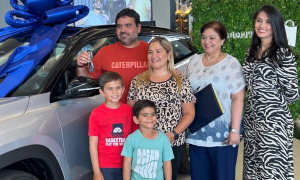 SHOPPING MARIANO ENTREGÓ LA CAMIONETA 0KM A LA GANADOR DE LA CAMPAÑA “ES MOMENTO DE ACERCARNOS”
