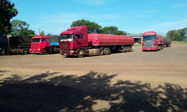 Camiones liberados por Algesa generan caos y riesgos en la Ruta Py 02