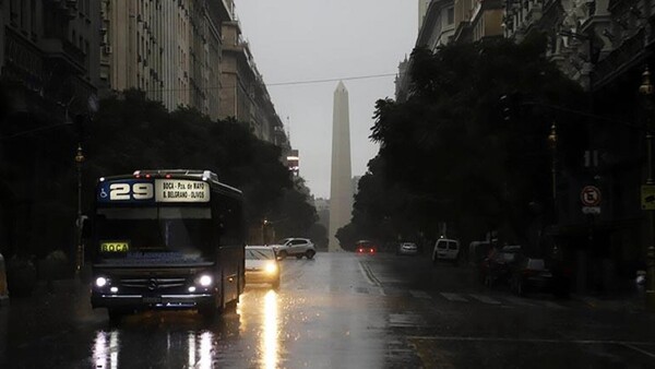 Un incendio en una instalación de media tensión deja sin luz a media Buenos Aires