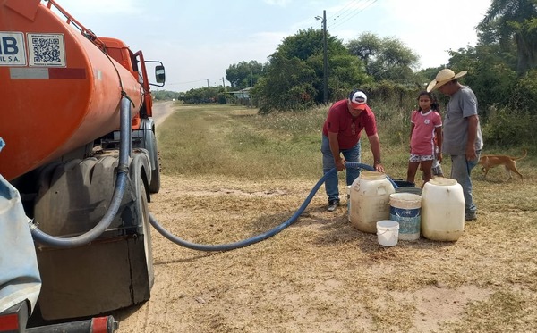Envían 24.000 litros de agua para asistir a pobladores del Bajo Chaco - .::Agencia IP::.