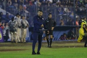 Versus / "Preocupado" por la pérdida de jugadores, pero firme con el proyecto
