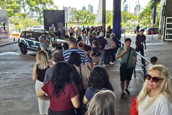 Policía Federal de Brasil registra más de 4.000 ingresos diarios de turistas desde Ciudad del Este - ABC en el Este - ABC Color