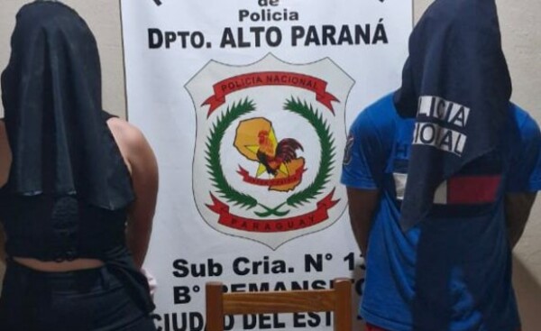 Pareja detenida: Mujer llevaba marihuana en el sostén