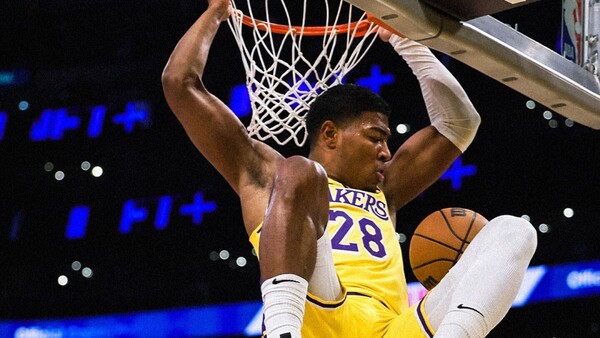 Los Lakers remontan a los Heat y los Celtics se estrellan ante los Raptors