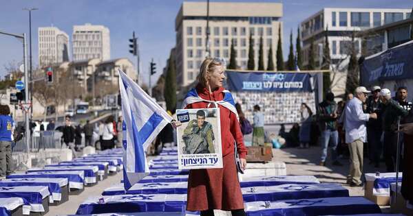 La Nación / Israel vive momentos de ansiedad ante una negociación poco favorable, dice periodista