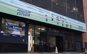 Ministro del MEC supervisó operativo de control de calidad de los kits escolares