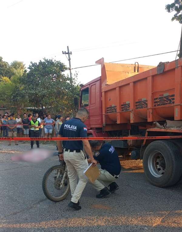 Trágico accidente en Villeta: motociclista fallece tras ser arrollado por un camión - Policiales - ABC Color