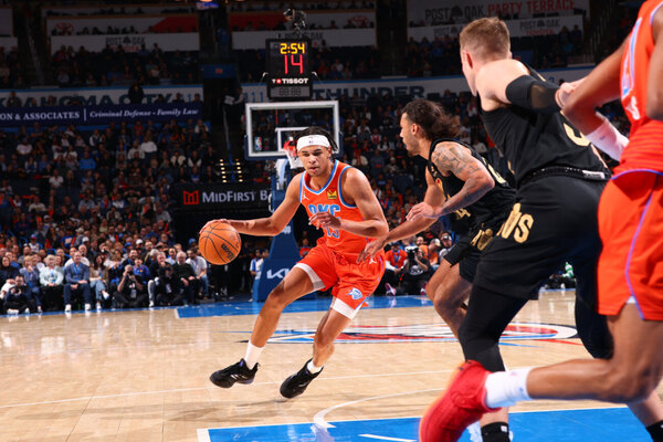 Versus / Los Thunder abrasan a Cleveland en duelo en la cumbre de la NBA