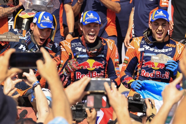 Versus / El australiano Daniel Sanders gana el Dakar en motos