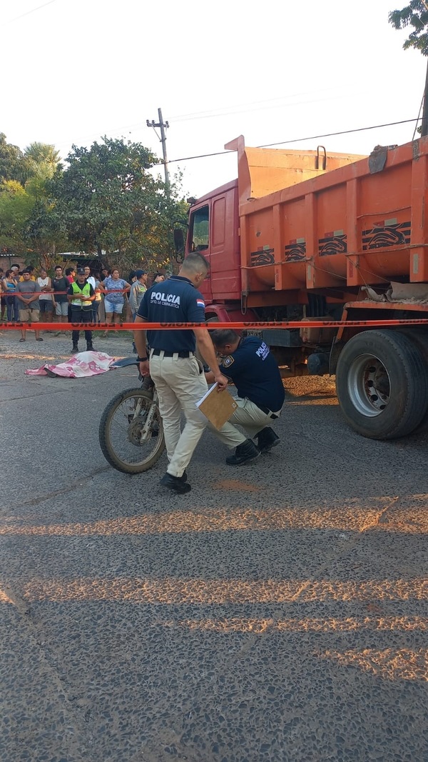Villeta: motociclista pierde la vida tras ser atropellado por un camión - trece