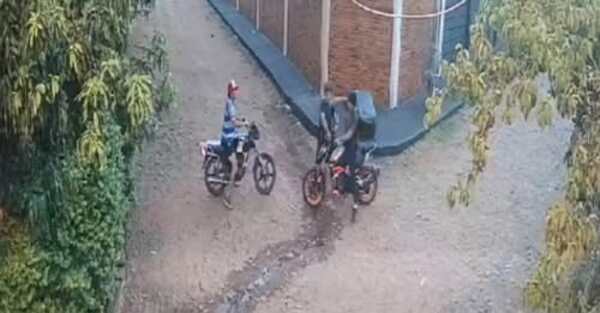 Repartidor enfrenta a motoasaltantes y logra escapar en Villa Elisa