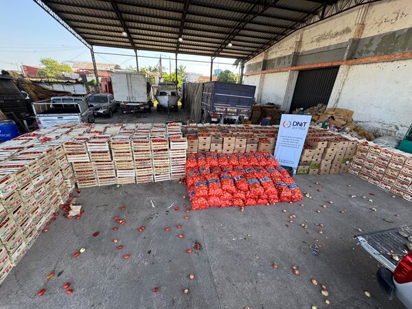 Decomisan 20.000 kilos de tomate ingresados ilegalmente a nuestro país