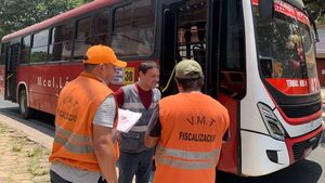 Calorazo y micros sin aire son el suplicio de los pasajeros