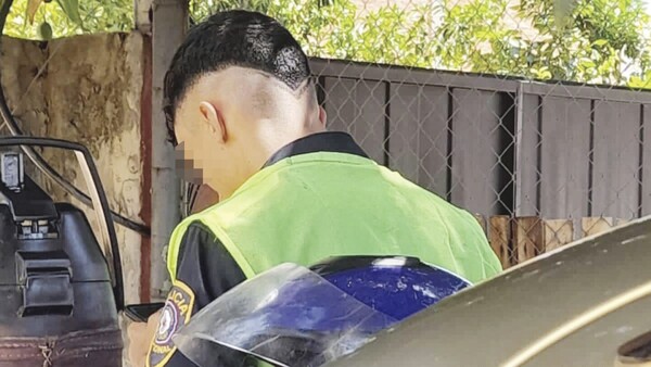 Polis fueron castigados por sus peinados raros y Tiktoks
