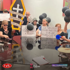 JUBILADOS MUNICIPALES MARCHAN EXIGIENDO EL PAGO DE SUS APORTES ATRASADOS - TVS