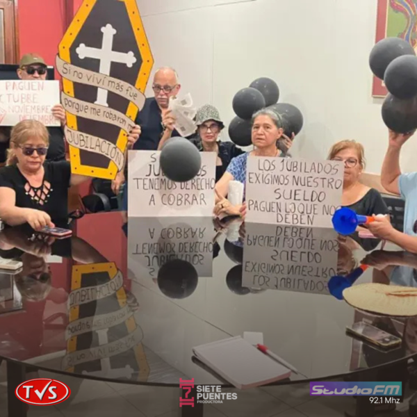 JUBILADOS MUNICIPALES MARCHAN EXIGIENDO EL PAGO DE SUS APORTES ATRASADOS - TVS