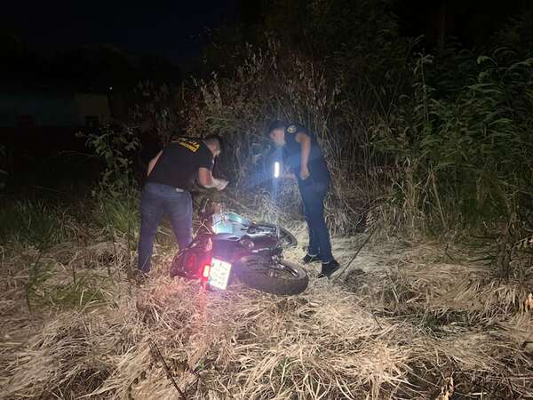 Recuperan motocicleta hurtada de estacionamiento de hospital de Pedro Juan Caballero - Policiales - ABC Color