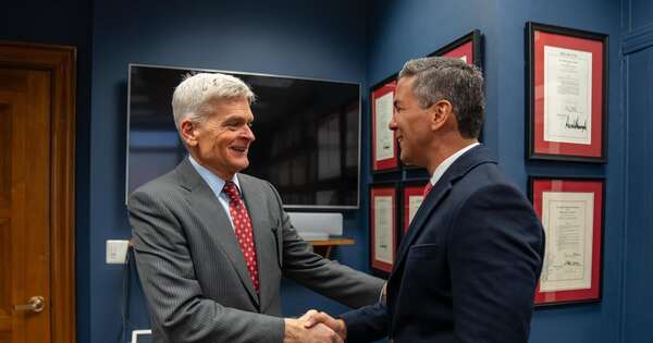 La Nación / El senador Bill Cassidy y el presidente Peña dialogan sobre comercio bilateral