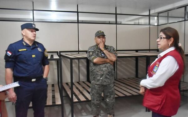 Gobernación de Concepción entrega camas y refuerza el apoyo a la Policía Nacional