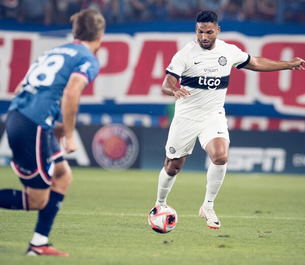 Olimpia se hace fuerte en Uruguay