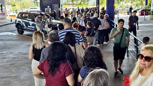 Paraguayos y argentinos saturan las aduanas, camino a playas del Brasil