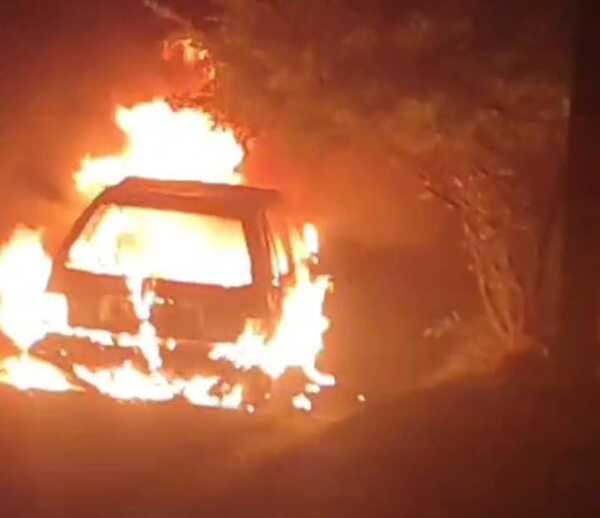 Denuncian incendio intencional de un vehículo en el barrio San Roque de Encarnación