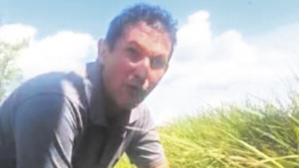 Fiscal hizo "cuerpo a tierra" en medio de un enfrentamiento con invasores