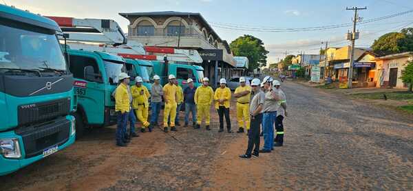 Mantenimiento de líneas de distribución eléctrica en Juan Emilio O'Leary, Alto Paraná - .::Agencia IP::.