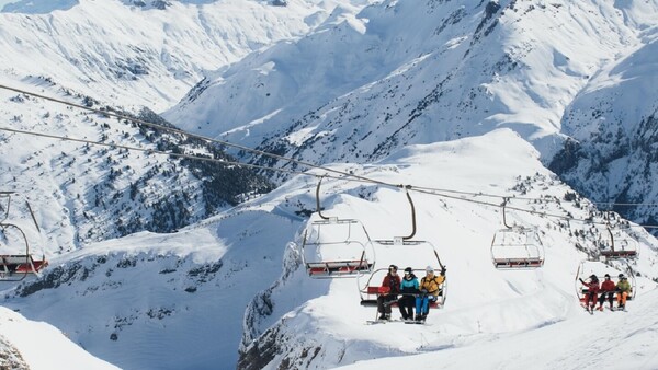 Al menos 17 heridos graves tras caer un telesilla en estación de esquí en Pirineo español