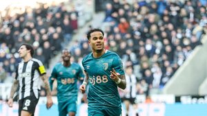 Bournemouth golea al Newcastle de Miguel Almirón