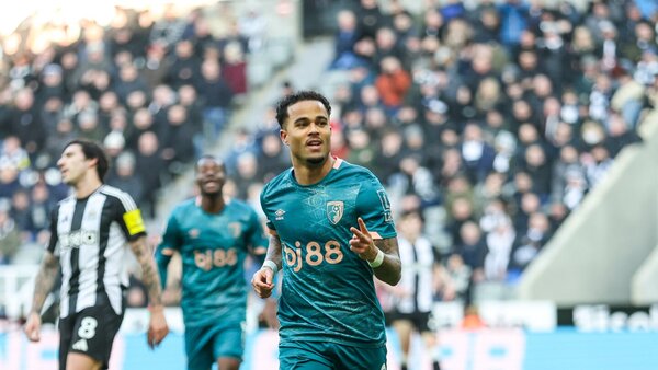 Bournemouth golea al Newcastle de Miguel Almirón