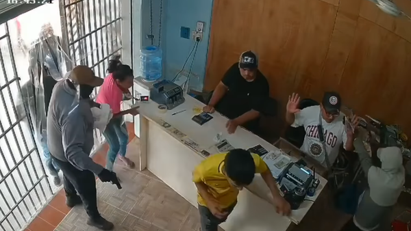 Gavilla asalta casa de cambios en Alberdi y se lleva millonaria suma de divisas