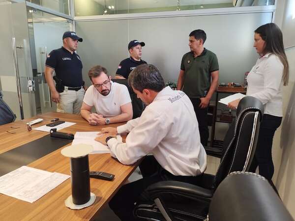 Detienen al propietario de inmobiliaria por presunta estafa con inmueble de Senabico - Policiales - ABC Color