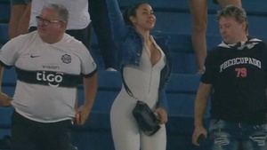 [GALERÍA] "La Madrina del Olimpia" se robó miradas en Montevideo
