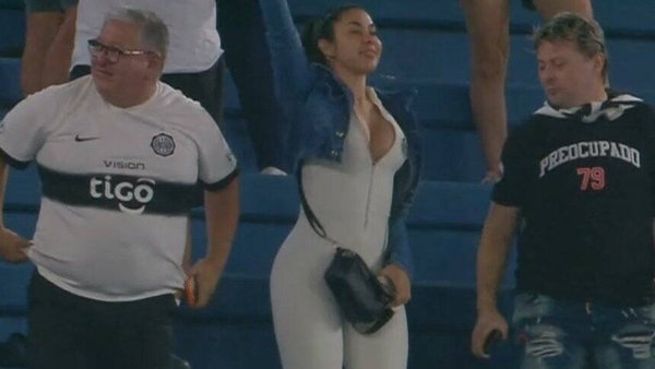 [GALERÍA] "La Madrina del Olimpia" se robó miradas en Montevideo
