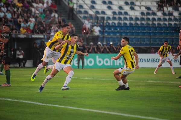 Versus / ¡Guaraní de Fram hace historia con el ascenso a Intermedia!
