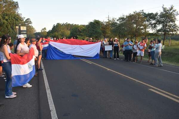 Cierran ruta en protesta contra traslado de peaje al límite de Misiones e Itapúa - Nacionales - ABC Color