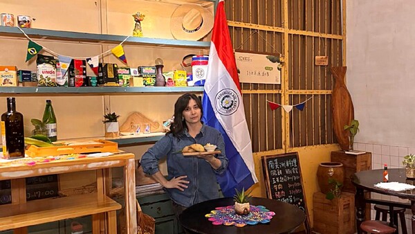 Paraguaya conquista el paladar de taiwaneses con sus empanadas