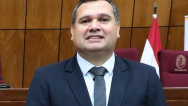 Derlis Maidana se balancea en medio del coqueteo del abdismo