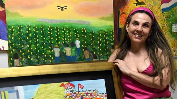 Pintando y comunicando con colores la realidad social del Paraguay